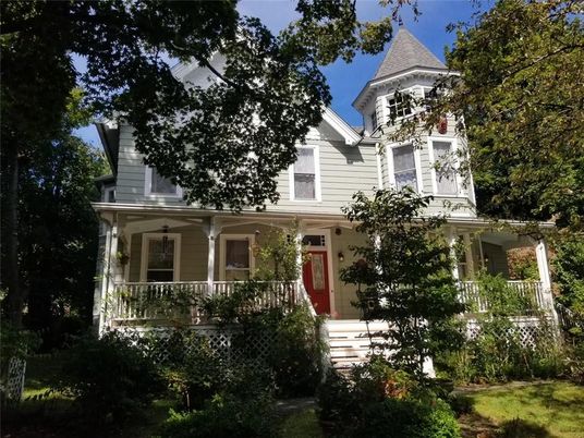 Exterior, Facade, Queen Anne Victorian