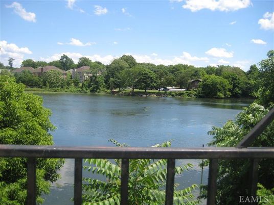 Exterior, Lake