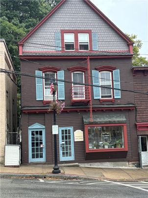 Exterior, Facade, Queen Anne Victorian