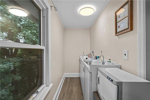 Interior, Washer, Wood Texture Flooring