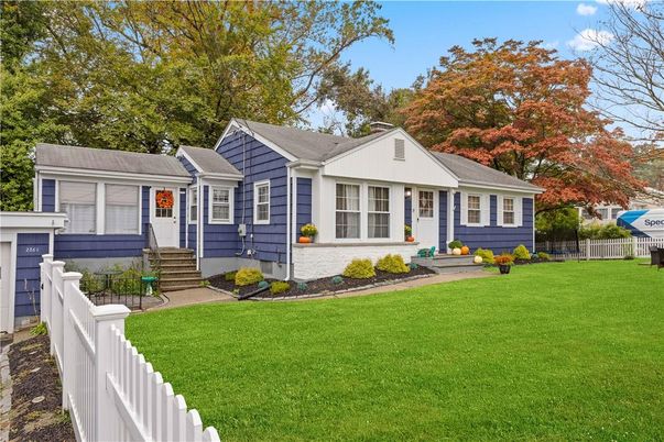 Backyard, Exterior, Facade, Cape Cod