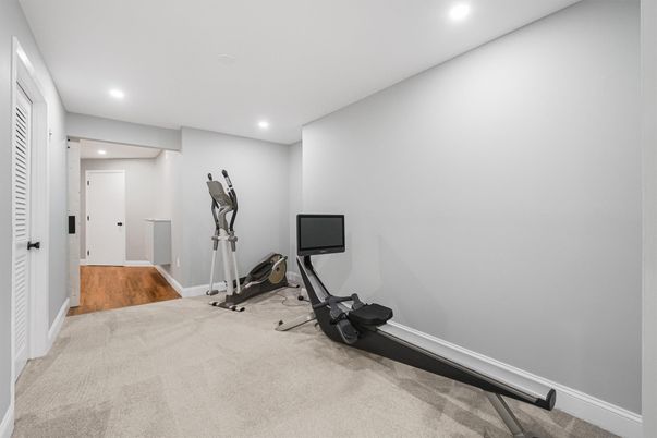 Fitness Equipment, Interior, Recessed Lighting, Wood Texture Flooring