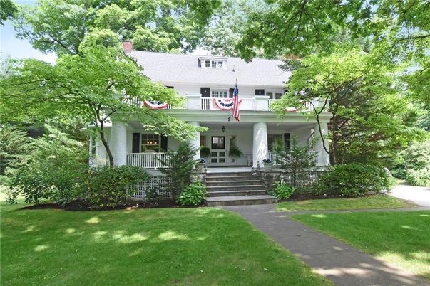 Exterior, Facade, American Foursquare