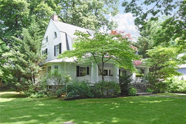 Backyard, Exterior, Facade, Queen Anne Victorian