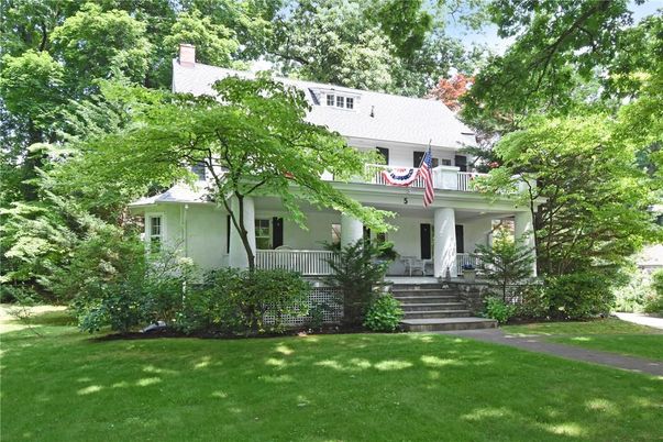 Backyard, Exterior, Facade, Queen Anne Victorian