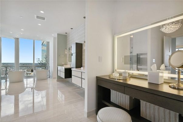 Bathroom, Dual Sink Vanities, Interior, Pendant Lights, Recessed Lighting, Water