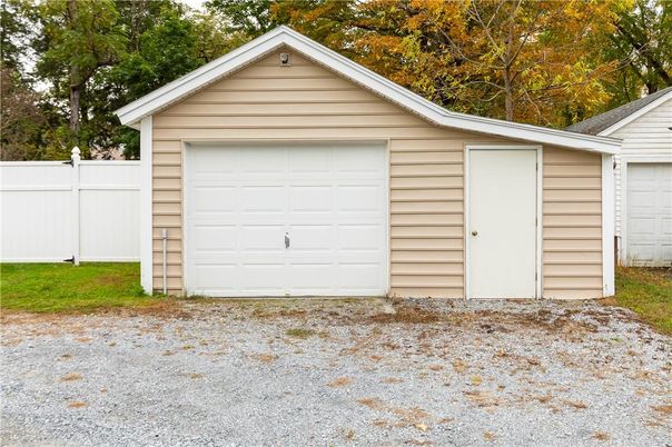 Detached Garage, Exterior
