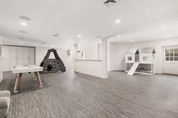 Fitness Equipment, Interior, Recessed Lighting, Wood Texture Flooring