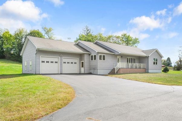 Attached, Exterior, Facade, Ranch