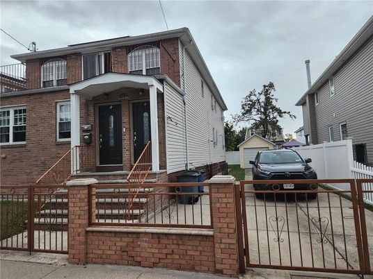 Exterior, Facade, Brick Facade, Rowhouse