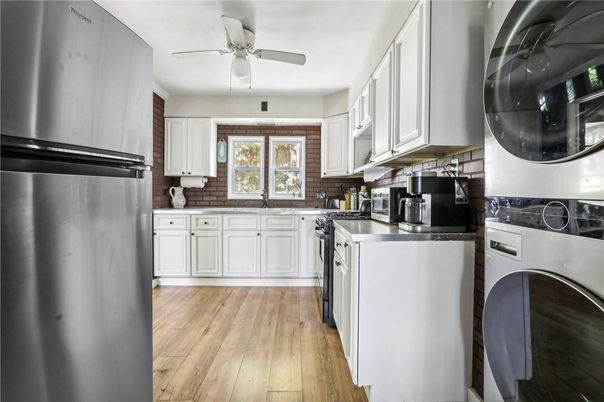 Interior, Kitchen, Washer, Wood Texture Flooring
