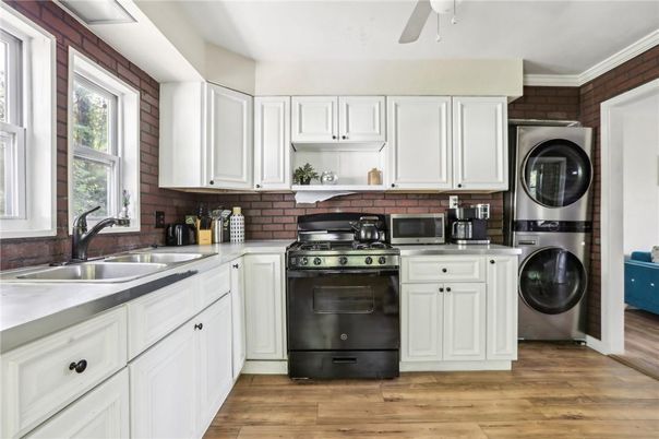 Interior, Kitchen, Washer, Wood Texture Flooring