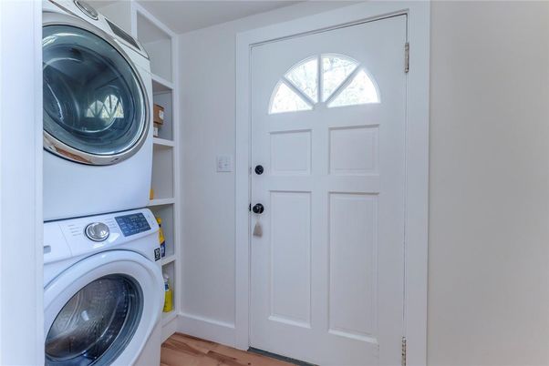 Interior, Utility Closets, Washer, Wood Texture Flooring