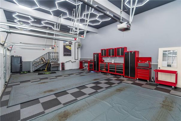 Garage, Interior