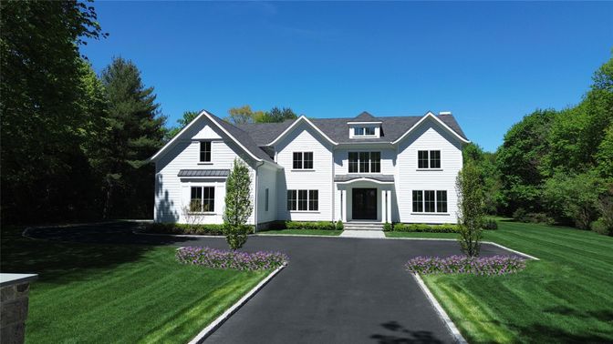 Exterior, Facade, Farmhouse
