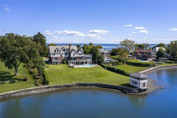 Exterior, Lake