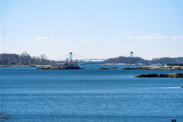 Exterior, Lake