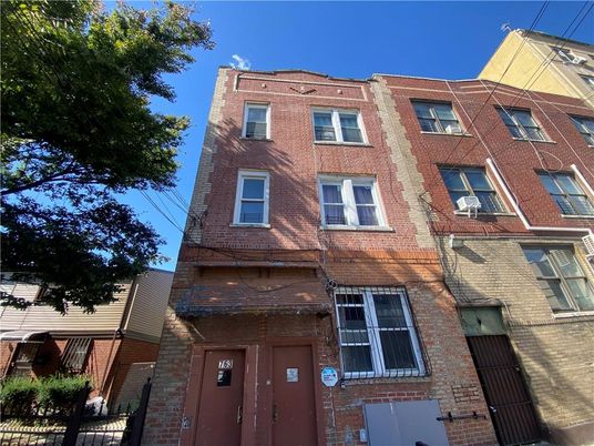 Exterior, Facade, Brick Facade, Rowhouse