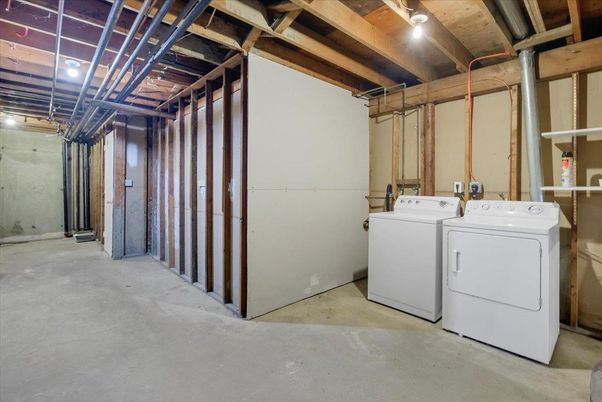 Interior, Washer, Wooden Beams