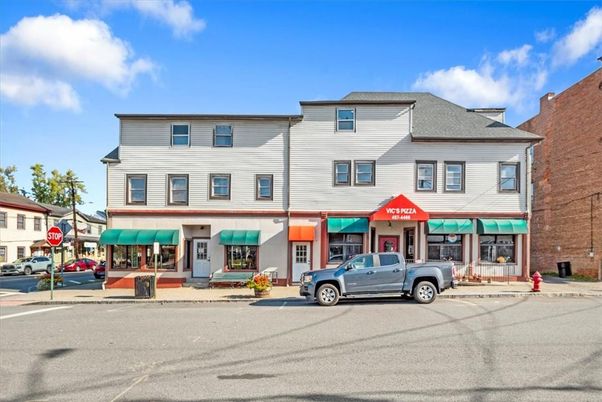Exterior, Facade, Brick Facade, Rowhouse