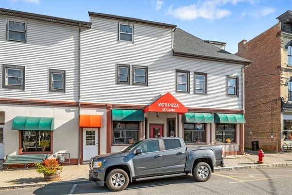 Exterior, Facade, Rowhouse