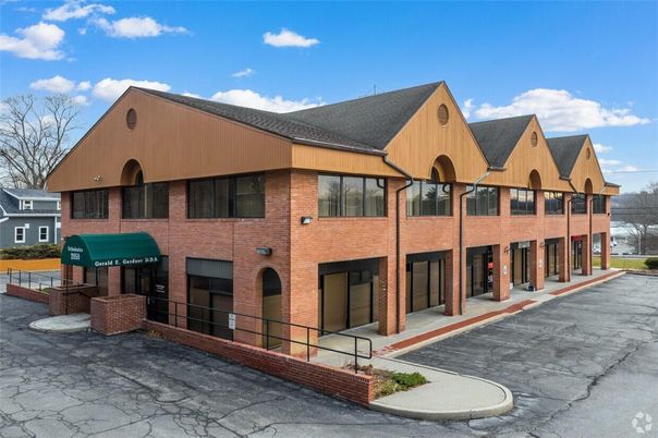 Exterior, Facade, Brick Facade, Rowhouse
