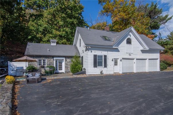 Attached, Exterior, Facade, Cape Cod