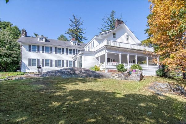 Backyard, Exterior, Facade, Queen Anne Victorian