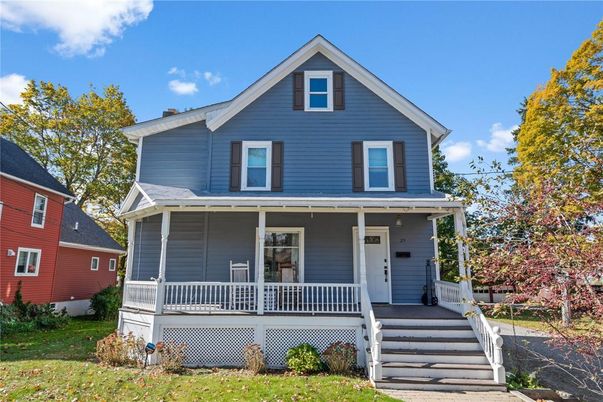 Exterior, Facade, Queen Anne Victorian