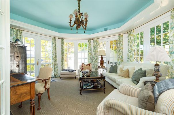 Chandelier, Interior, Living room