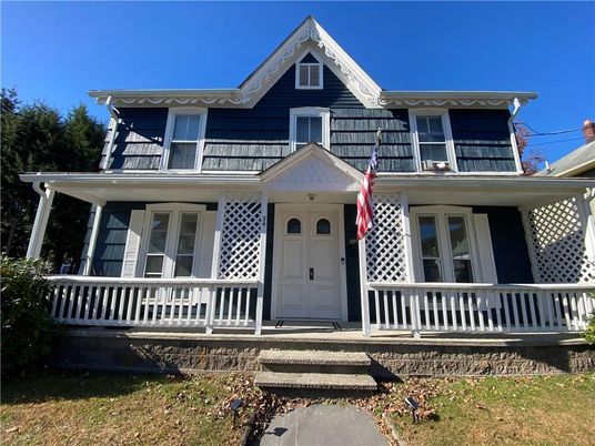 Exterior, Facade, Queen Anne Victorian