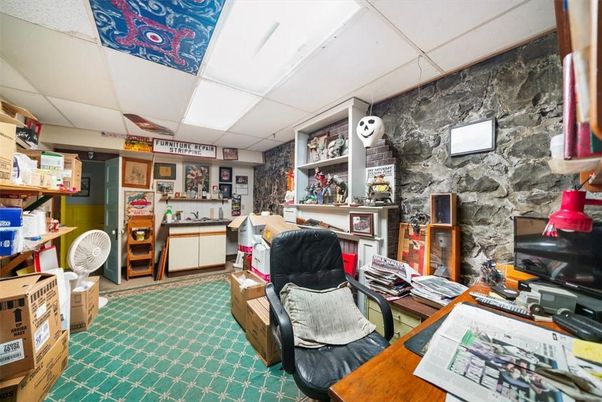 Home Office, Interior