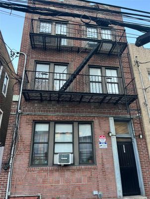 Exterior, Facade, Brick Facade, Rowhouse