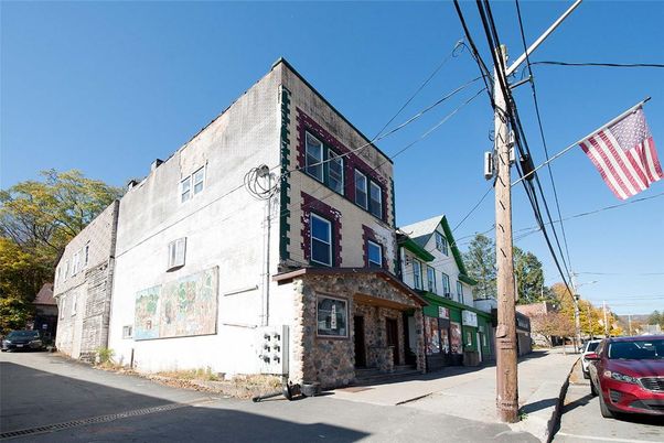 Exterior, Facade, Rowhouse