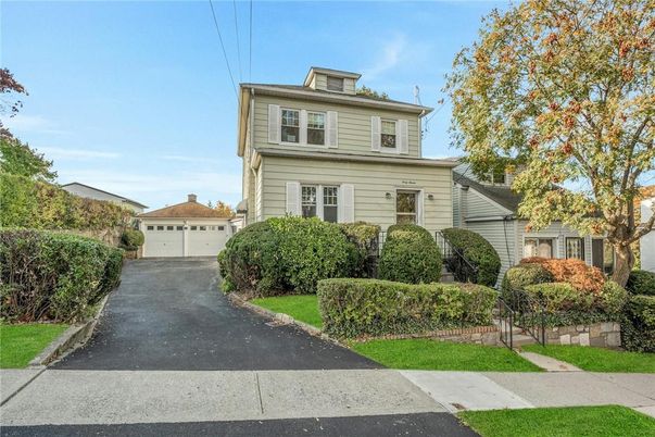 Detached Garage, Exterior, Facade, American Foursquare