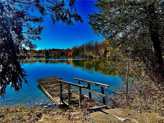 Exterior, Lake
