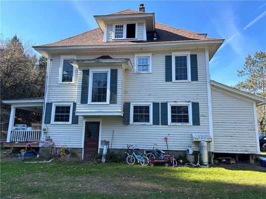 Exterior, Facade, American Foursquare