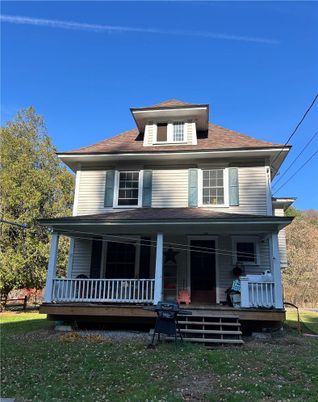 Exterior, Facade, American Foursquare