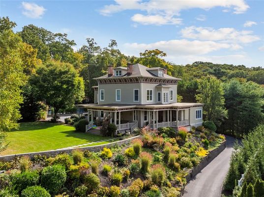 Backyard, Exterior, Facade, Queen Anne Victorian