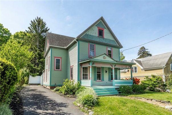 Exterior, Facade, Queen Anne Victorian