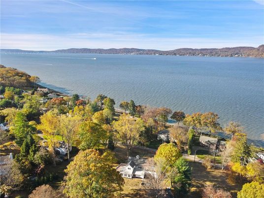 Exterior, Lake