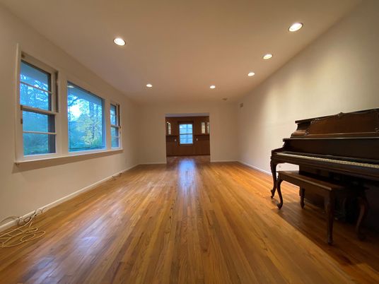 Interior, Piano, Recessed Lighting, Wood Texture Flooring