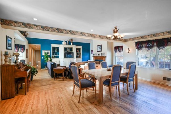 Chandelier, Dining room, Interior, Piano, Recessed Lighting, Wood Texture Flooring