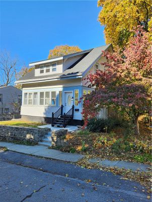 Exterior, Facade, American Foursquare