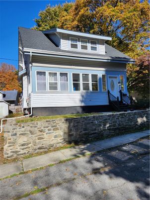 Exterior, Facade, American Foursquare