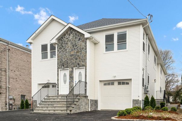 Attached, Exterior, Facade, Brick Facade, Rowhouse