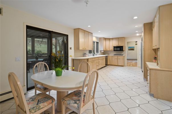 Dining room, Interior, Kitchen, Recessed Lighting, Stainless Steel Appliances