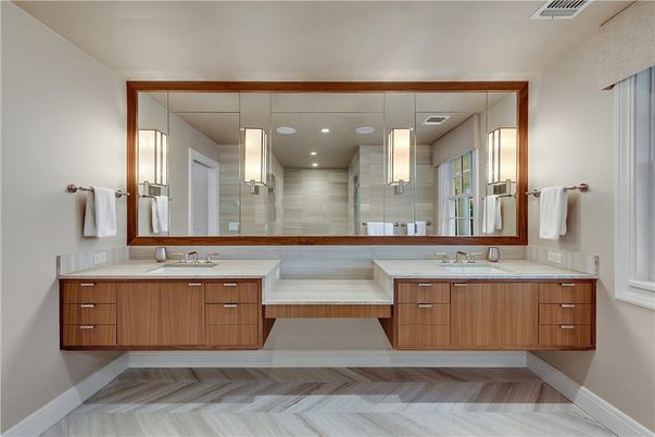 Bathroom, Dual Sink Vanities, Interior, Recessed Lighting