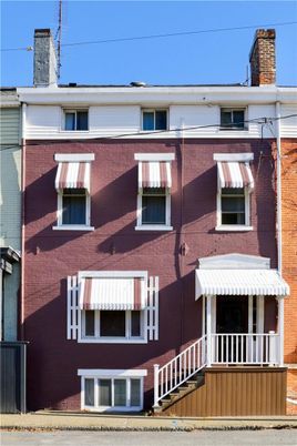 Exterior, Facade, Brick Facade, Rowhouse