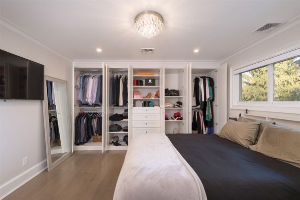 Bedroom, Interior, Recessed Lighting, Walk-in Closets, Wood Texture Flooring